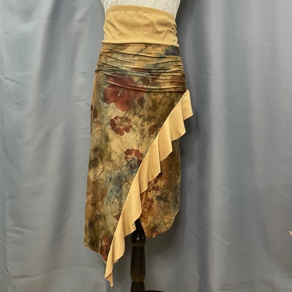 Groove- Gold a symmetrical floral print ruffle skirt - Picture 2 of 6